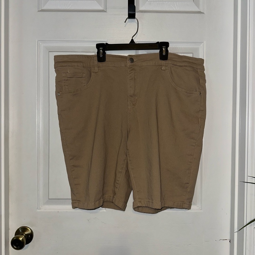 Manfinity Men's Tan Shorts